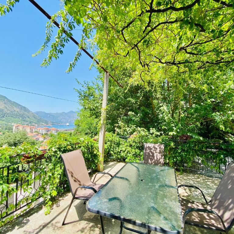 A 100 Years Old Rustic Mediterranean stone house with large terrace - Two-Bedroom Apartment - 8