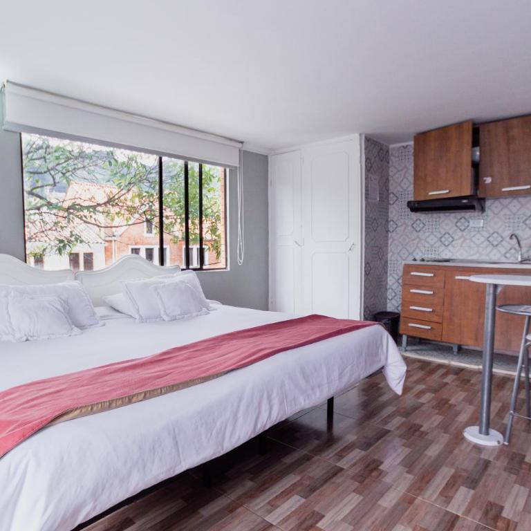 ApartaSuites & Hotel Bogota Suamox - Estudio con sofá cama - 10
