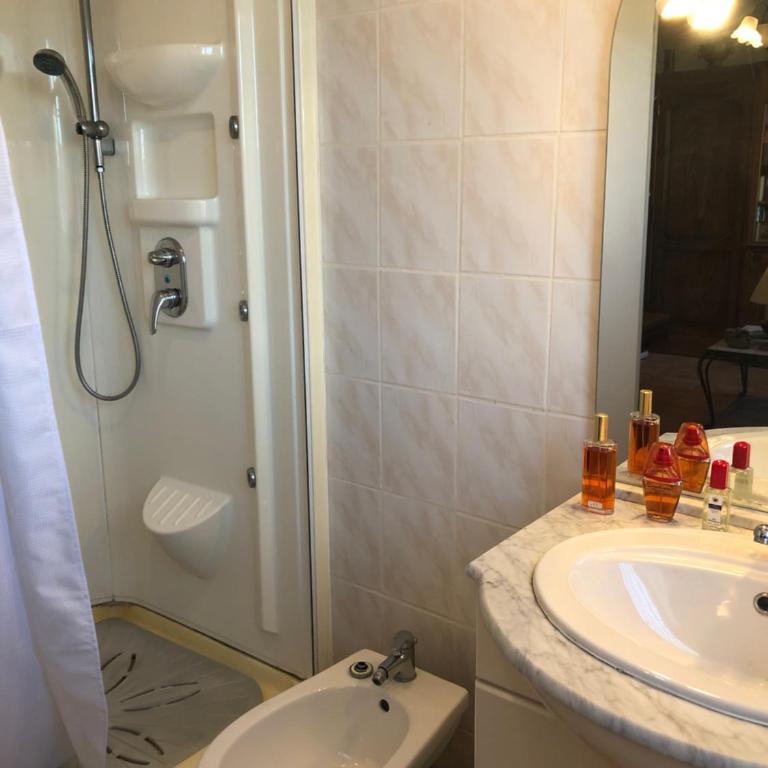 Maison au calme avec jardin et garage proche du centre et de la mer - Maison 2 Chambres - 17