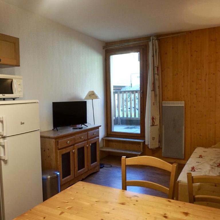 T2 skis aux pieds Les Terrasses de la Bergerie - One-Bedroom Apartment - 3