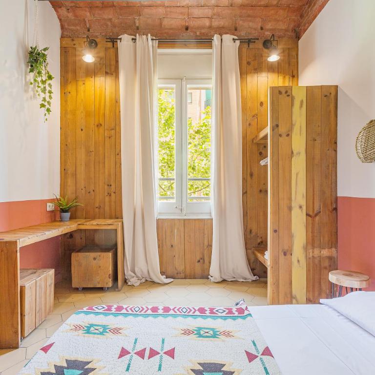 Bird House - Double with Shared Bathroom - 3