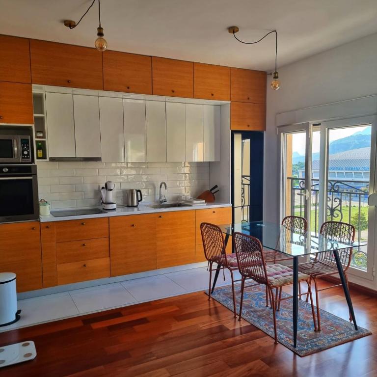 Baby Blue Apartments - One-Bedroom Apartment - 3