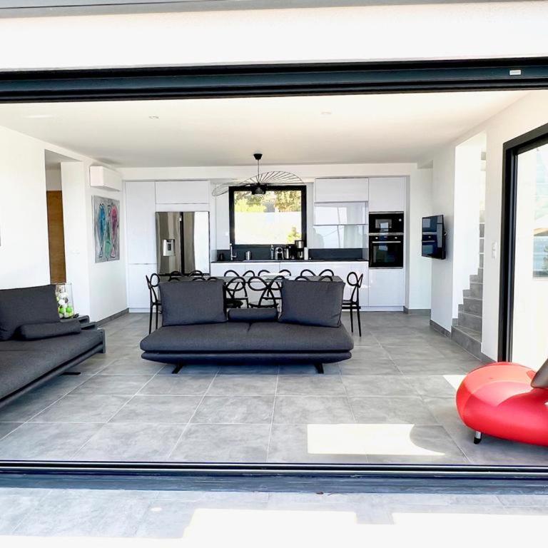 VILLA 650, Vue Mer magnifique, entièrement rénovée avec piscine - Villa - 11