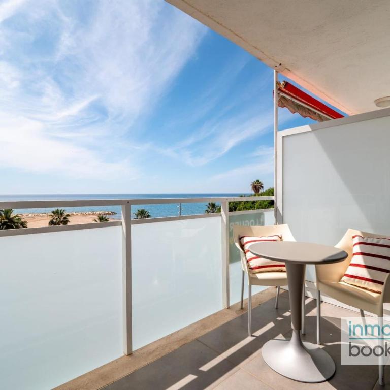 Sun Beach MariPaz, frontal al mar y parking - Estudio Doble Deluxe - 17