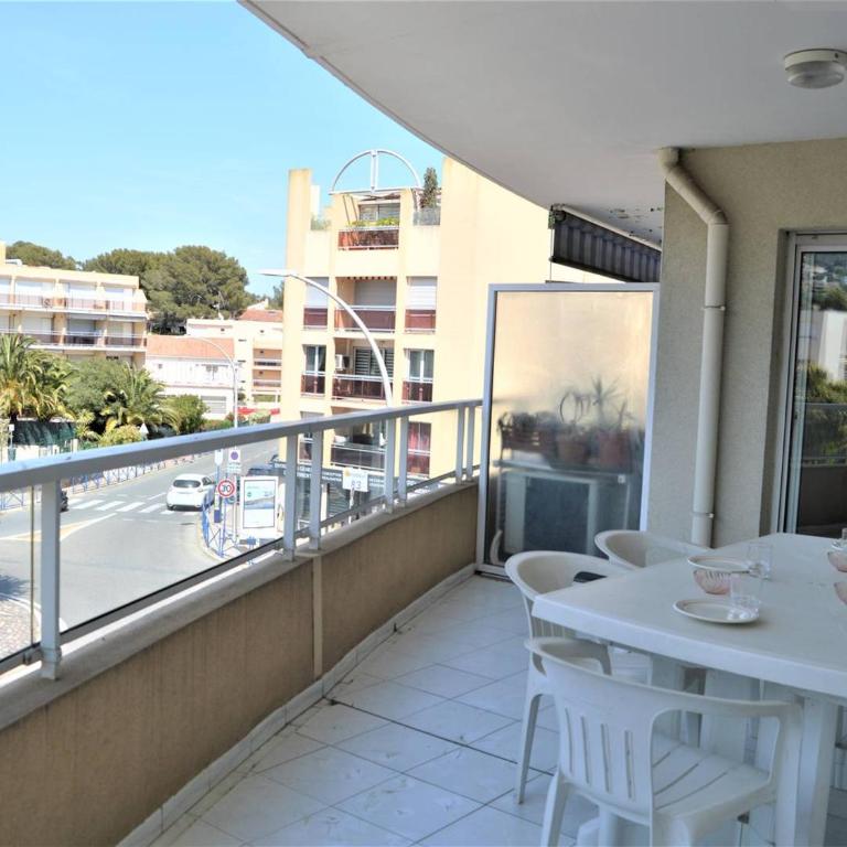 Appartement T2 avec Terrasse et Garage en Plein Centre, 4 Couchages - Cavalaire-sur-Mer - FR-1-226B-105 - Appartement - 1