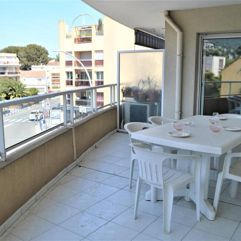 Appartement T2 avec Terrasse et Garage en Plein Centre, 4 Couchages - Cavalaire-sur-Mer - FR-1-226B-105 - Appartement - 2