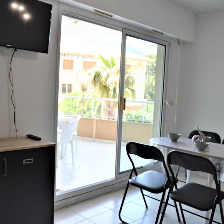 Appartement T2 avec Terrasse et Garage en Plein Centre, 4 Couchages - Cavalaire-sur-Mer - FR-1-226B-105 - Appartement - 10