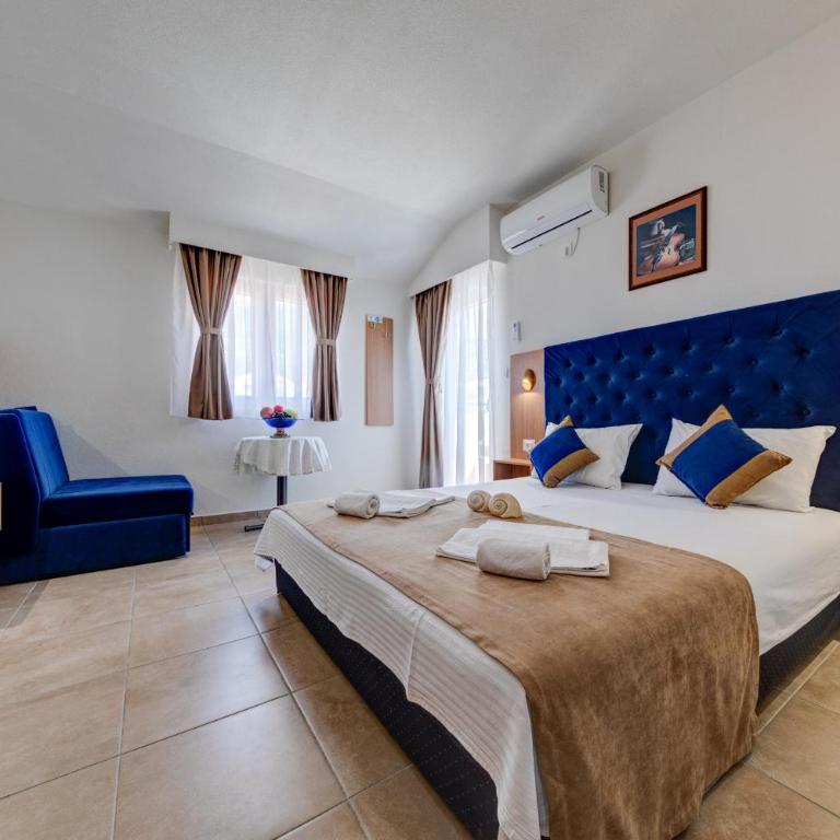 Apartments Pedja Zec - Dvokrevetna Soba sa Bračnim Krevetom i Balkonom - 2
