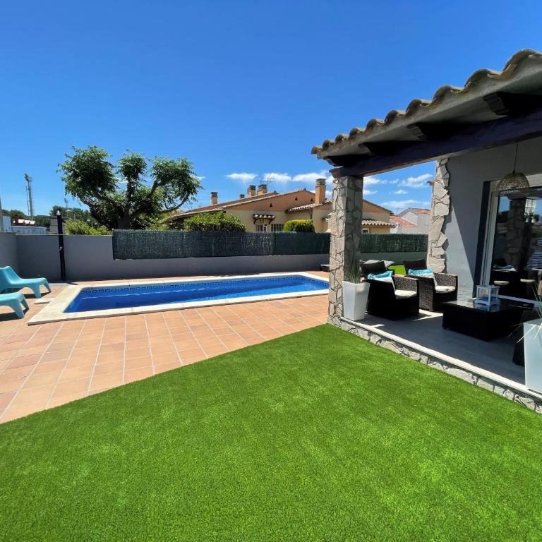 Casa en L Escala con piscina y WIFI free - Casa de 4 dormitorios - 10