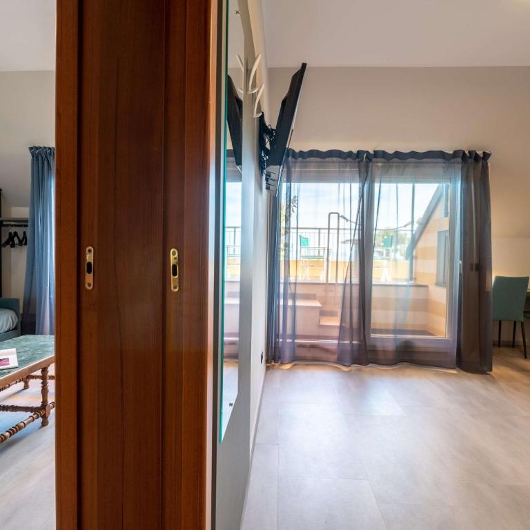 Best Western Regina Elena - Suite con 2 Camere da Letto e Balcone con Vista Mare - 4