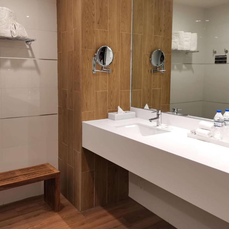 Ramada Encore by Wyndham Guadalajara Aeropuerto - King Suite - Non-Smoking - 1