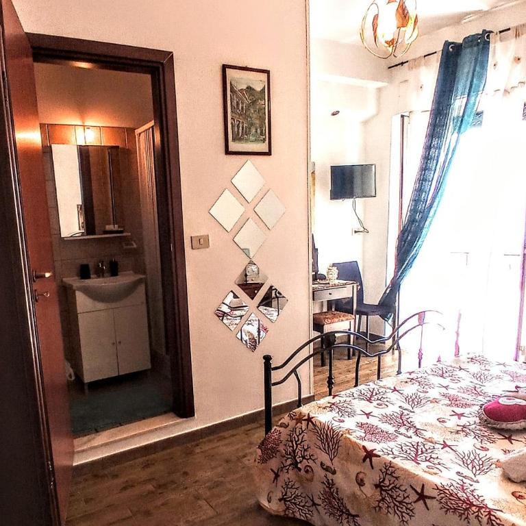 B&B Antonella - Camera Matrimoniale con Balcone - 9