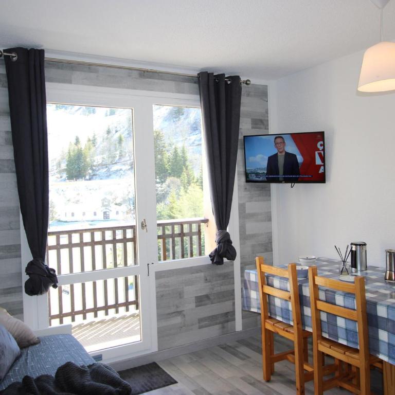 Studio rénové à Chamrousse, balcon, proche pistes - FR-1-340-235 - Studio - 1