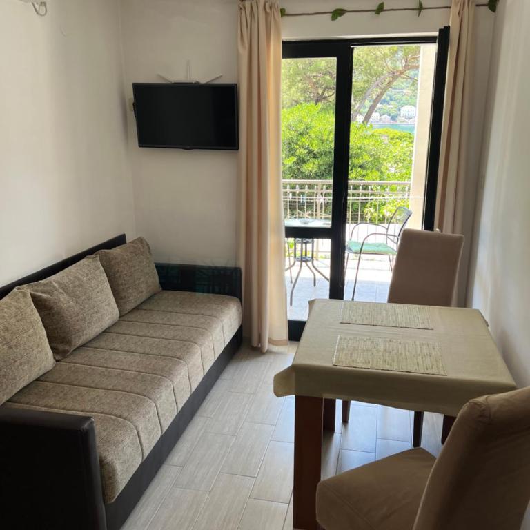 Apartments Vojvoda - One-Bedroom Apartment (2 Adults) with Sea View - 5