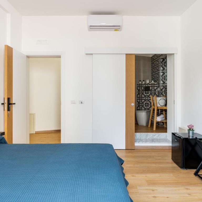 Aurora Rooms - Double Room with Balcony - 1