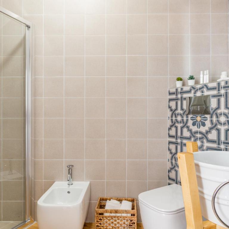 Aurora Rooms - Double Room with Balcony - 6