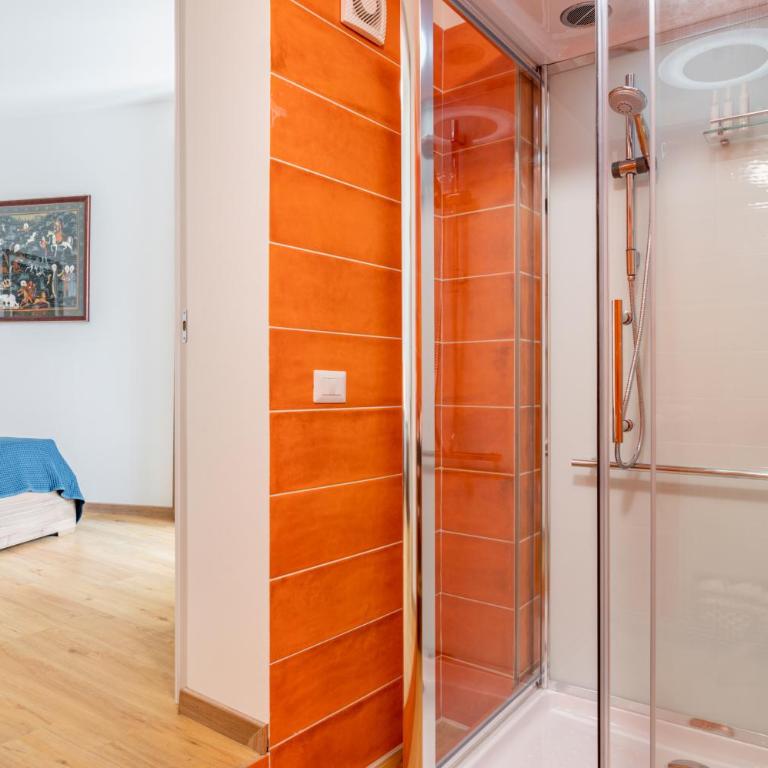 Aurora Rooms - Double Room with Balcony - 5