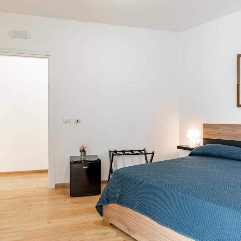 Aurora Rooms - Double Room with Balcony - 3