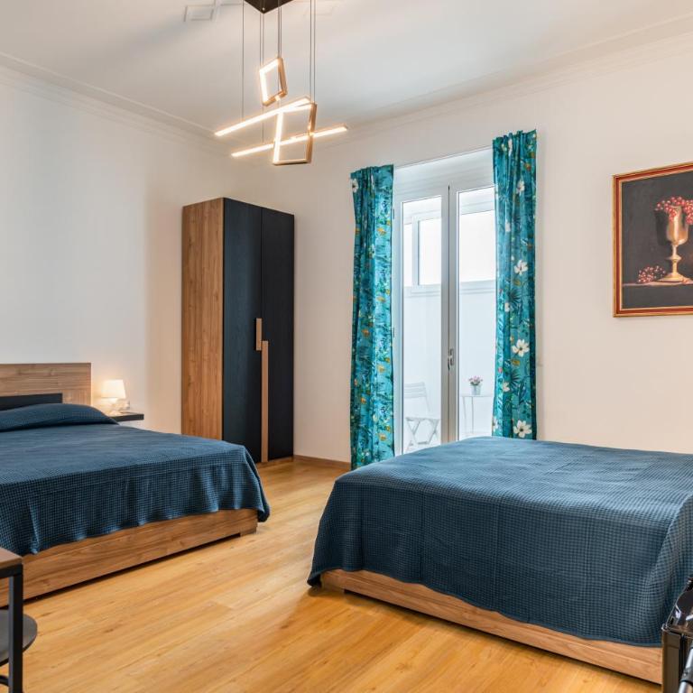Aurora Rooms - Queen Room with Spa Bath - 1