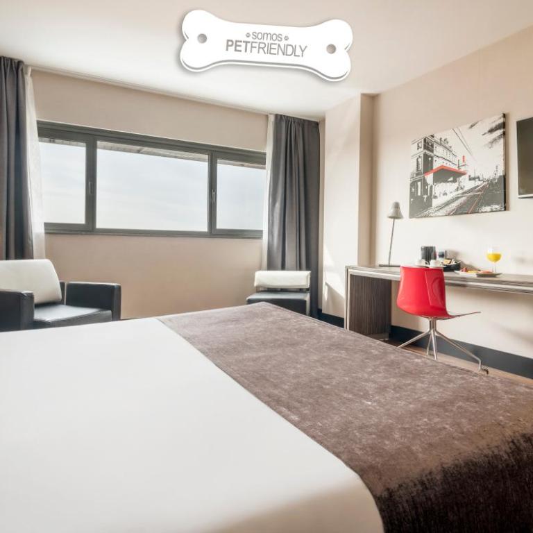 Ilunion Barcelona - Double Room Pet Friendly - 2