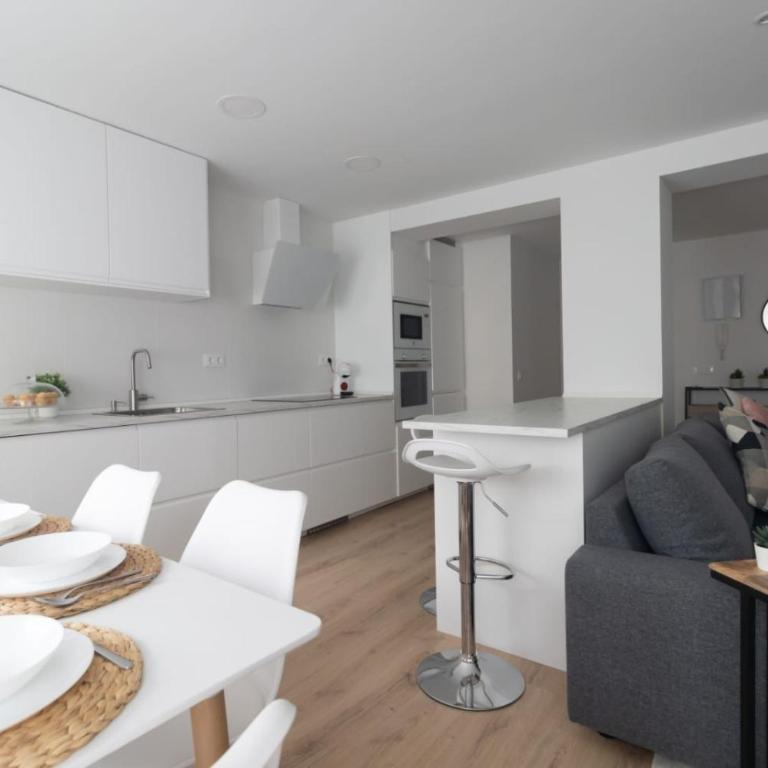Lujoso apartamento entre 2 playas con garaje, wifi - Apartamento con 3 dormitorios con aparcamiento incluido - 28