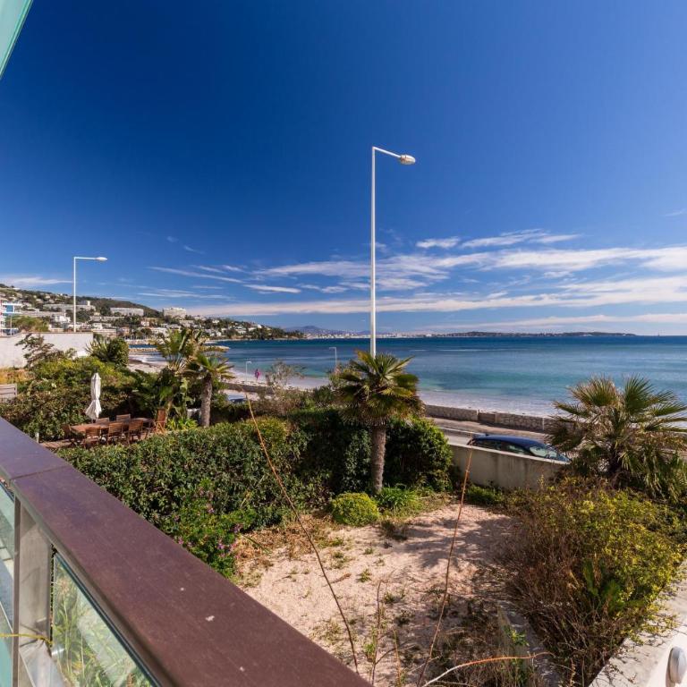 Bright two bedroomed apartment on the beach in Cannes with huge terrace with fabulous sea views - 2001 - Apartment mit 2 Schlafzimmern - 6
