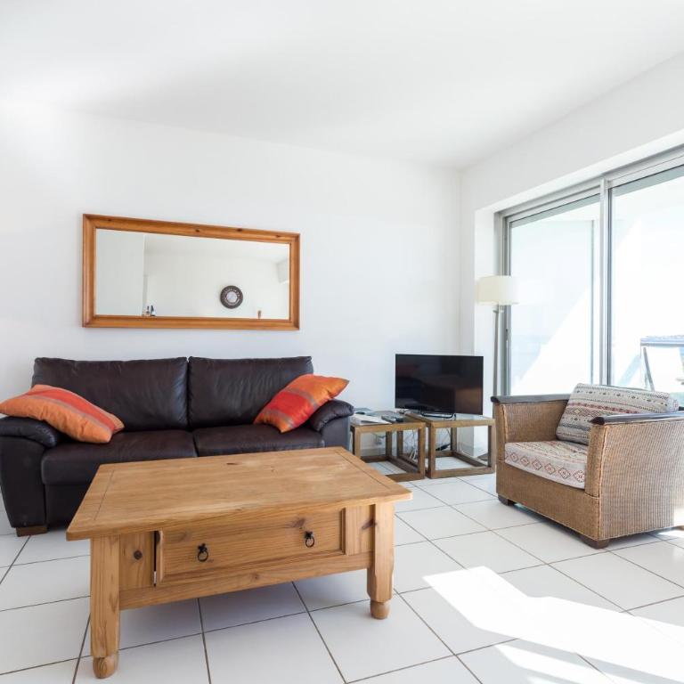 Bright two bedroomed apartment on the beach in Cannes with huge terrace with fabulous sea views - 2001 - Apartment mit 2 Schlafzimmern - 11
