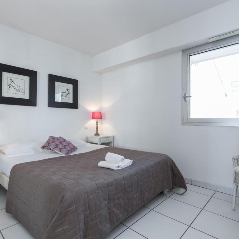 Bright two bedroomed apartment on the beach in Cannes with huge terrace with fabulous sea views - 2001 - Apartment mit 2 Schlafzimmern - 12