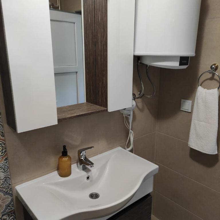 Dream Home Studio Apartments - Studio with Terrace - 6