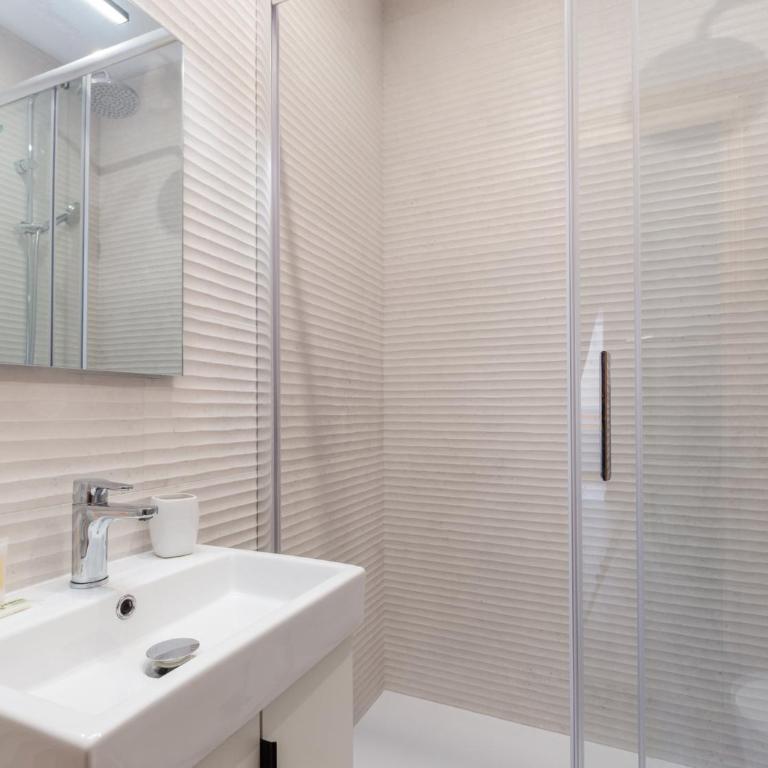 Spacious doubleroom apartment at Sants - Two-Bedroom Apartment - 21