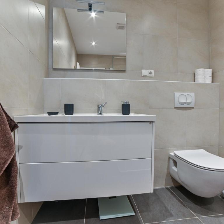 Beautiful modern apartment with large livingroom - Two-Bedroom Apartment - 17