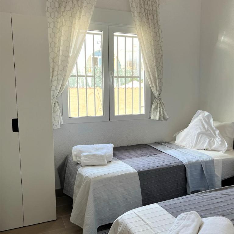 Vista Bahia II Apartments- top floor with balcony views & ground floor with garden and BBQ - Apartment with Sea View - 54