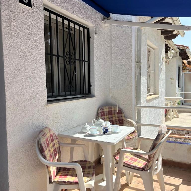 Vista Bahia II Apartments- top floor with balcony views & ground floor with garden and BBQ - Apartment with Sea View - 10