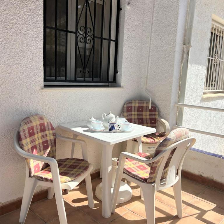 Vista Bahia II Apartments- top floor with balcony views & ground floor with garden and BBQ - Apartment with Sea View - 9