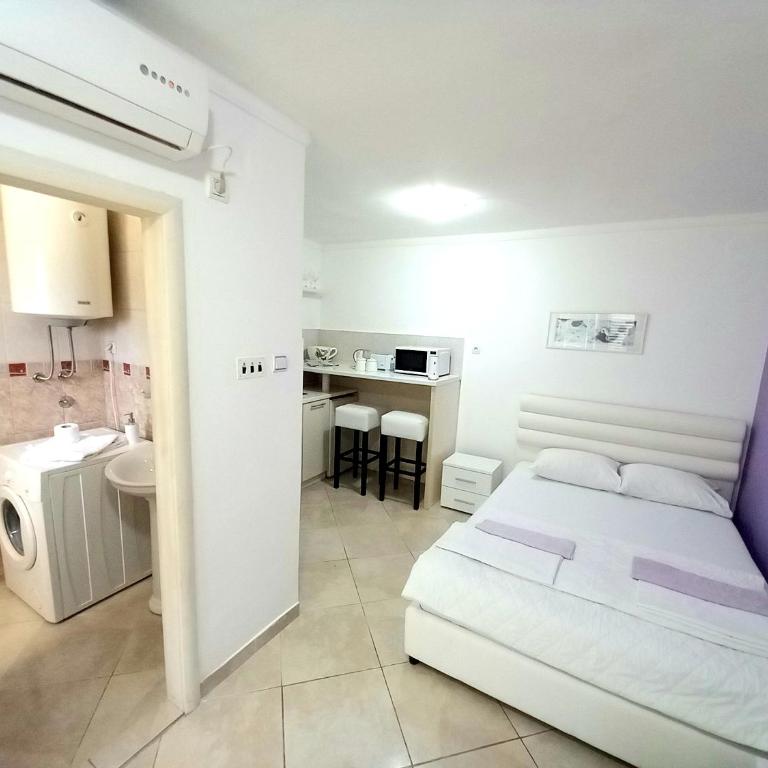 Kotor Sunrise Apartments - Studio (2 Adults) - 5