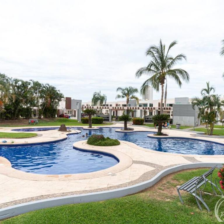 Hermosa Casa, Cerca del Mar, 3 min de la Playa - Three-Bedroom House - 1