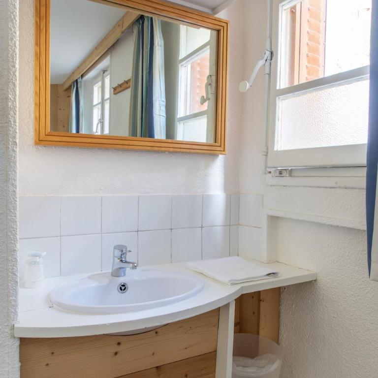 Hotel le Chamois - Budget "hostel" room with shared facilities - Single/Small Double - 1