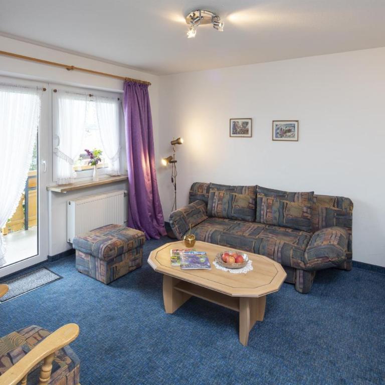 Landhaus Goldener Apfel - Doppelzimmer mit Gartenblick - 9
