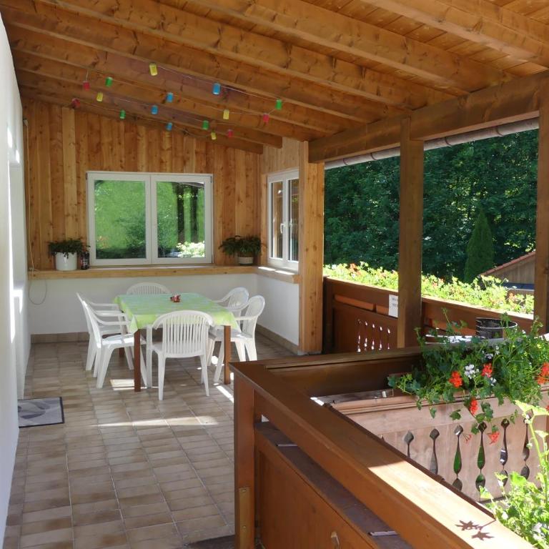 Ferienwohnungen Haus Kunterbunt - Apartment mit Balkon - 11