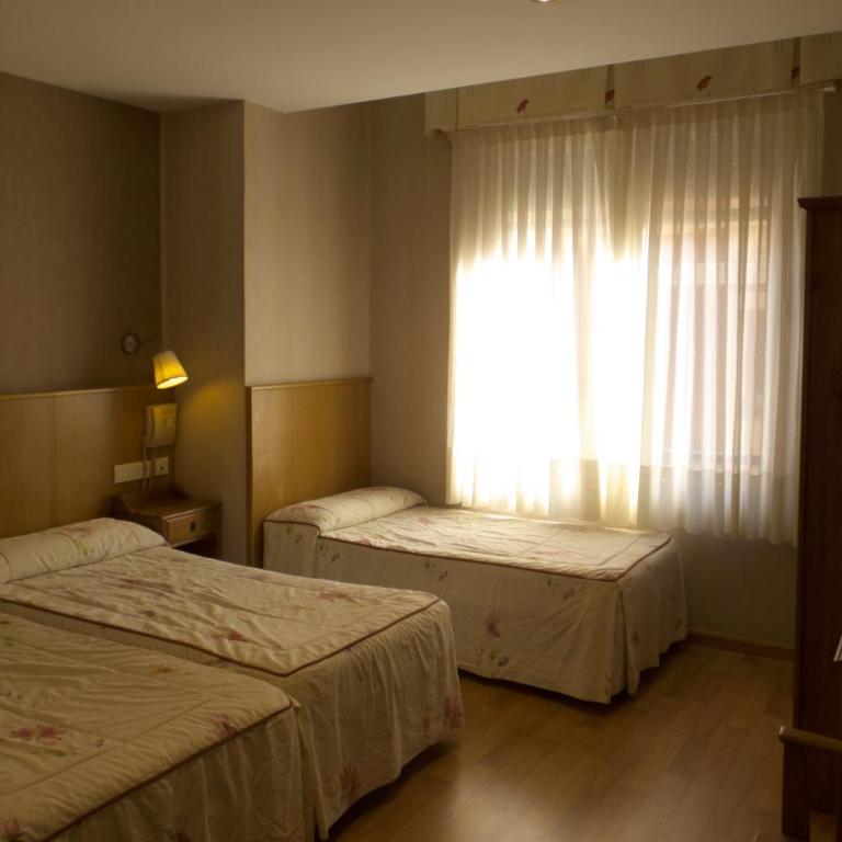 Hostal Orejas - Habitación Triple - 6