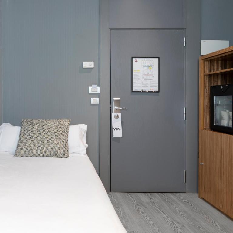 Petit Palace Tres Cruces - Single Room - 3