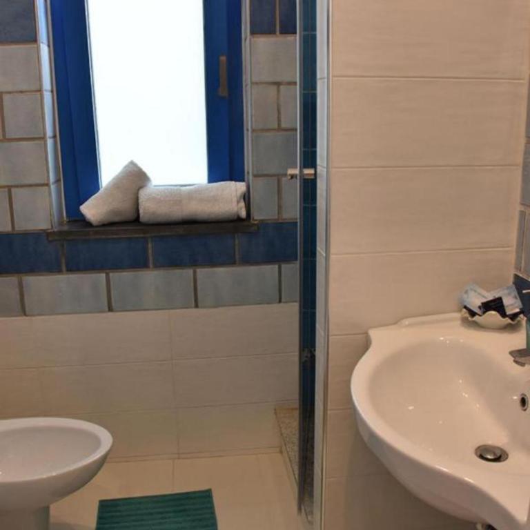 Donna Carmela - Da Rosa - Camera Familiare con Bagno Privato - 2