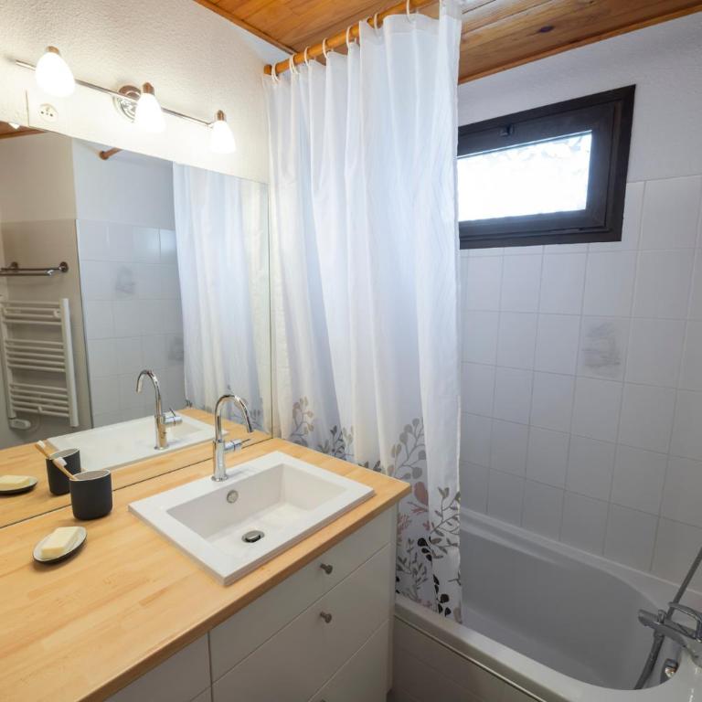 Joli T2 - Vue sur Lac - 5 min du plan d'eau d'Embrun - Appartement - Vue sur Lac - 11