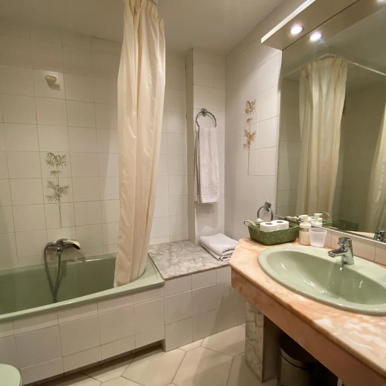 Apartamento con piscina en 1ª línea de playa en Salou - Apartamento de 2 dormitorios - 3