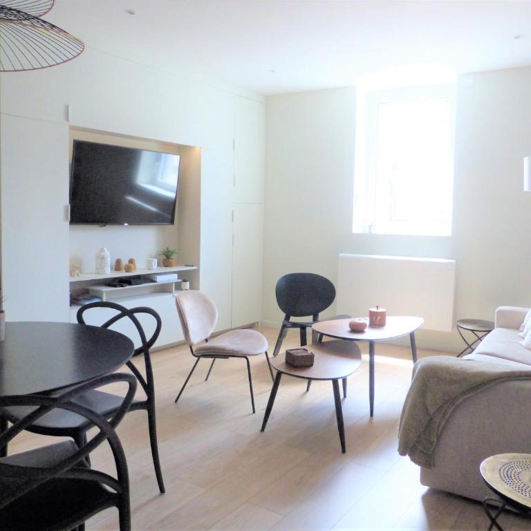 Coeur Rouennais 4P - Centre historique - Rue piétonne - Internet -Wifi - Chambre Quadruple avec Douche - 12