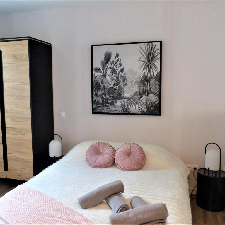 Coeur Rouennais 4P - Centre historique - Rue piétonne - Internet -Wifi - Chambre Quadruple avec Douche - 2