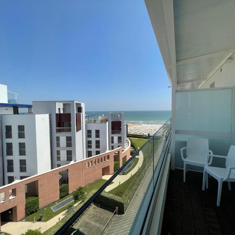 Park Hotel Cellini - Deluxe Junior Suite with Balcony and Side Sea View - 9