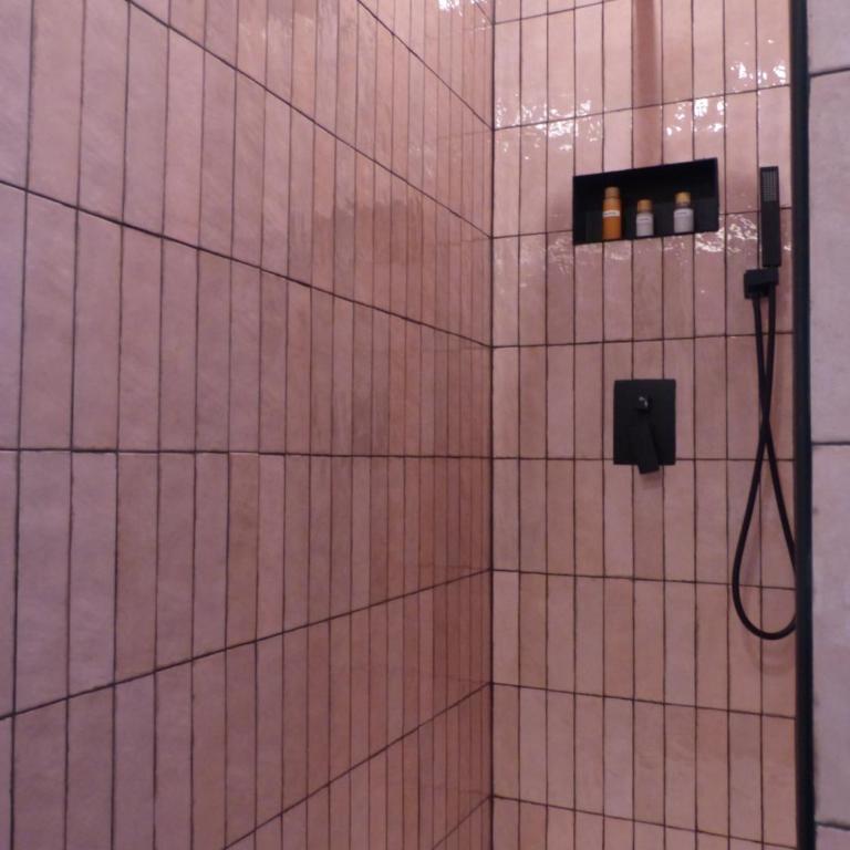 Coeur Rouennais 4P - Centre historique - Rue piétonne - Internet -Wifi - Chambre Quadruple avec Douche - 23