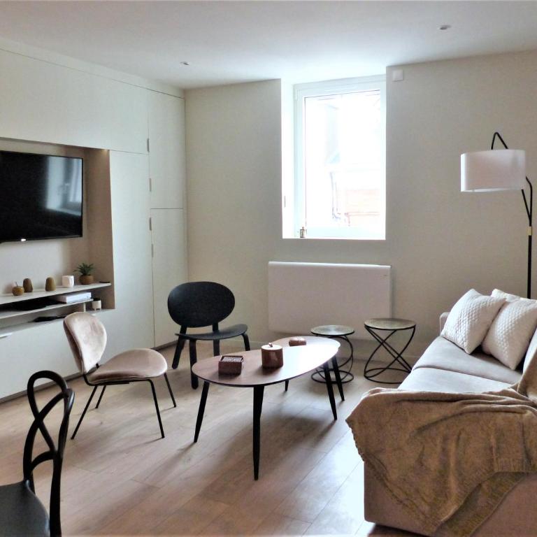 Coeur Rouennais 4P - Centre historique - Rue piétonne - Internet -Wifi - Chambre Quadruple avec Douche - 1