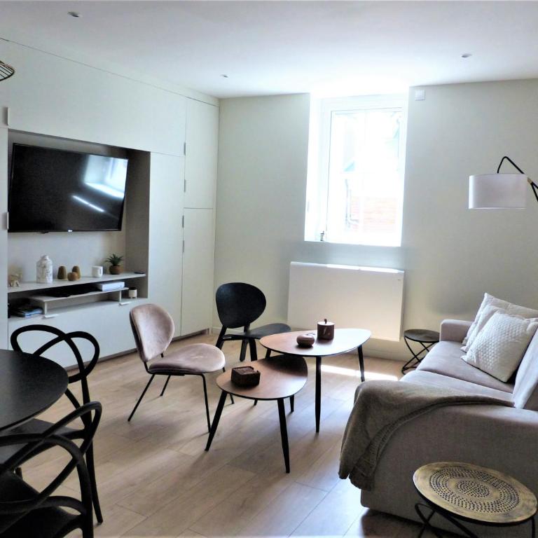 Coeur Rouennais 4P - Centre historique - Rue piétonne - Internet -Wifi - Chambre Quadruple avec Douche - 10